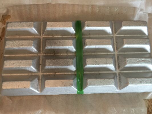 시원한 곳에 보관하십시오. 금속 가공 및 합금 생산에 최적화된 매끄러운 표면을 특징으로 하는 마그네슘 마스터 합금 불규칙 잉곳 타입